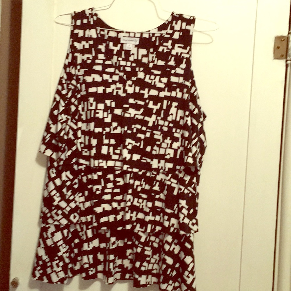 Susan Graver black and cream sleeveless shirt 1X